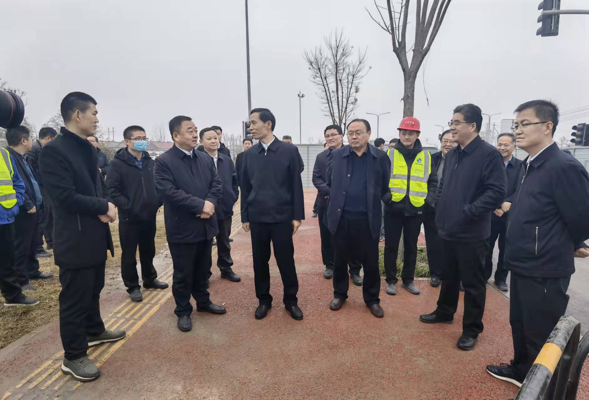 菏澤市市委副書記、市長(zhǎng)張倫一行到七里河污水處理廠配套管網(wǎng)工程調(diào)研指導(dǎo)工作